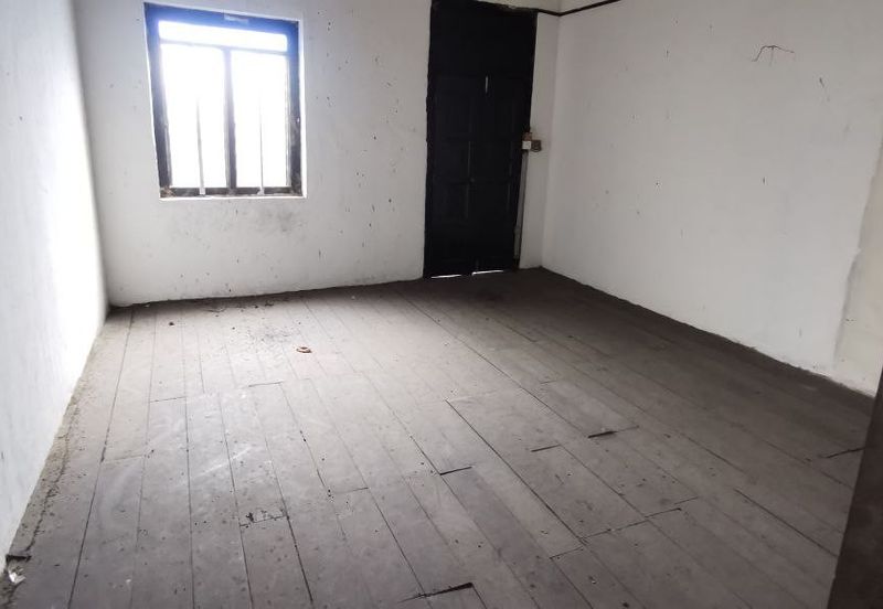 Bukit Cina 2 Storey Pre-war Jonker Unesco Shop 1,400sf Road Side Bare