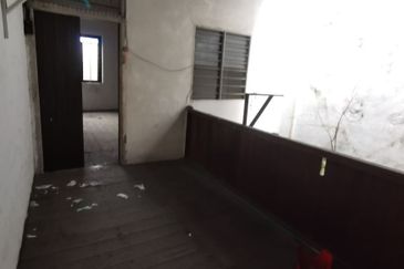 Bukit Cina 2 Storey Pre-war Jonker Unesco Shop 1,400sf Road Side Bare