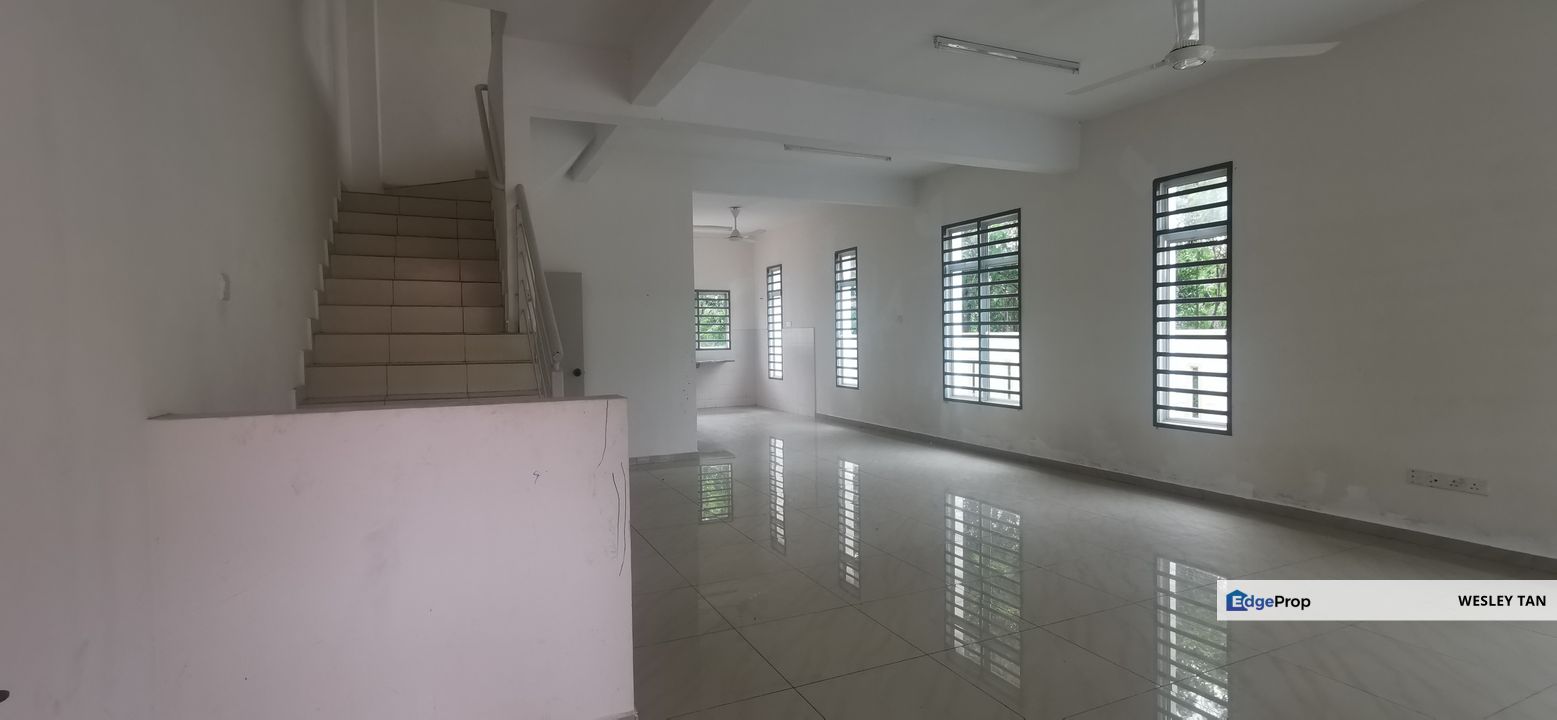 Bertam Cheng EXTRA LAND 2 Storey Endlot 30x70 Non Bumi Partly Fitted With Tenant, Melaka, Melaka Tengah