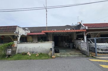 Kampung 7 Below Value Freehold 1.5 Storey Terrace Non Bumi 5mins Aeon
