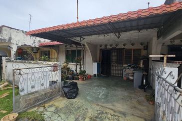 Kampung 7 Below Value Freehold 1.5 Storey Terrace Non Bumi 5mins Aeon