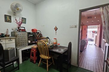 Kampung 7 Below Value Freehold 1.5 Storey Terrace Non Bumi 5mins Aeon