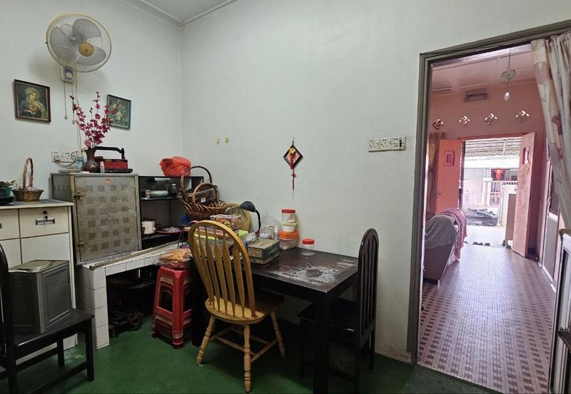 Kampung 7 Below Value Freehold 1.5 Storey Terrace Non Bumi 5mins Aeon