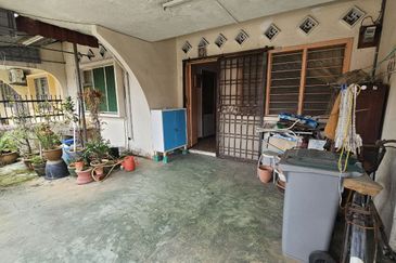 Kampung 7 Below Value Freehold 1.5 Storey Terrace Non Bumi 5mins Aeon