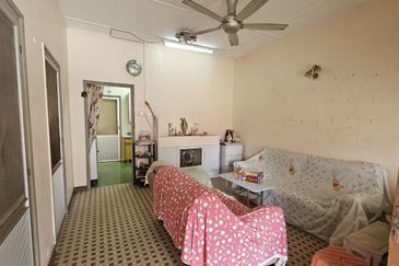 Kampung 7 Below Value Freehold 1.5 Storey Terrace Non Bumi 5mins Aeon