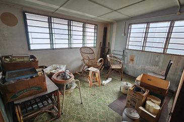 Kampung 7 Below Value Freehold 1.5 Storey Terrace Non Bumi 5mins Aeon