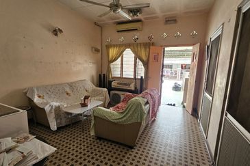 Kampung 7 Below Value Freehold 1.5 Storey Terrace Non Bumi 5mins Aeon