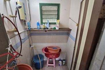 Kampung 7 Below Value Freehold 1.5 Storey Terrace Non Bumi 5mins Aeon