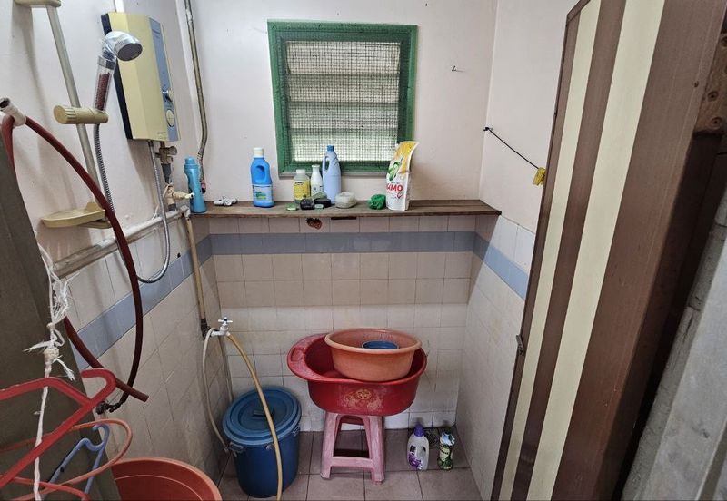 Kampung 7 Below Value Freehold 1.5 Storey Terrace Non Bumi 5mins Aeon