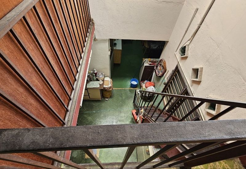 Kampung 7 Below Value Freehold 1.5 Storey Terrace Non Bumi 5mins Aeon