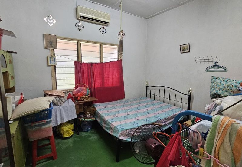 Kampung 7 Below Value Freehold 1.5 Storey Terrace Non Bumi 5mins Aeon