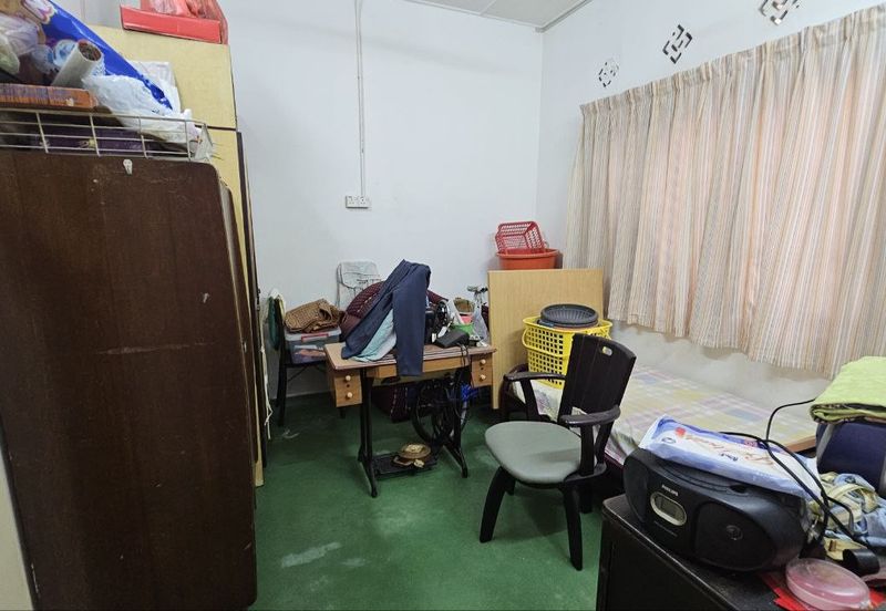 Kampung 7 Below Value Freehold 1.5 Storey Terrace Non Bumi 5mins Aeon