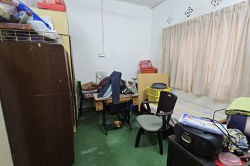 Kampung 7 Below Value Freehold 1.5 Storey Terrace Non Bumi 5mins Aeon