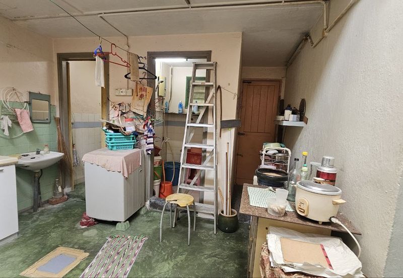 Kampung 7 Below Value Freehold 1.5 Storey Terrace Non Bumi 5mins Aeon