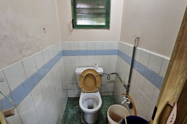 Kampung 7 Below Value Freehold 1.5 Storey Terrace Non Bumi 5mins Aeon