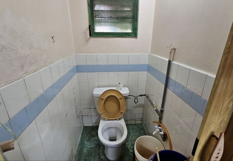 Kampung 7 Below Value Freehold 1.5 Storey Terrace Non Bumi 5mins Aeon