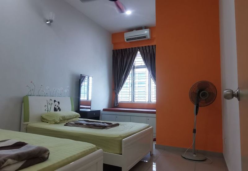  2 Storey Terrace Freehold Non Bumi Furnished Unit in Cheng Lotus 1min