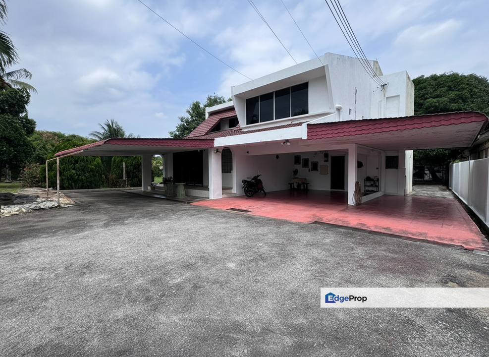 Klebang Freehold Bungalow with Huge Land 26000 sqft, Melaka, Klebang