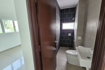 For Sale 2.5 Storey Zero Lot Bungalow @ Taman Nuri Durian Tunggal