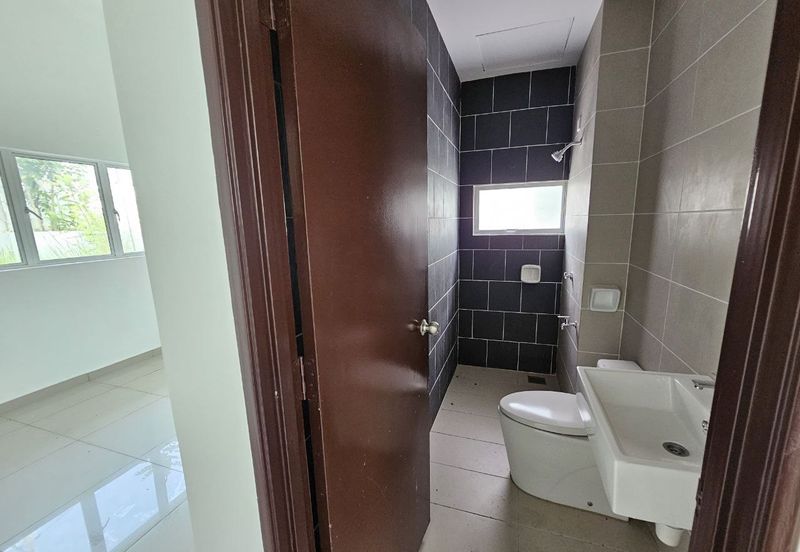 For Sale 2.5 Storey Zero Lot Bungalow @ Taman Nuri Durian Tunggal