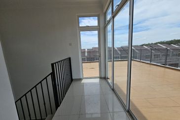 For Sale 2.5 Storey Zero Lot Bungalow @ Taman Nuri Durian Tunggal