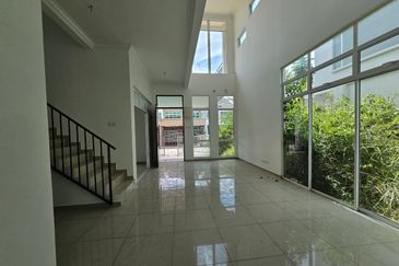 For Sale 2.5 Storey Zero Lot Bungalow @ Taman Nuri Durian Tunggal