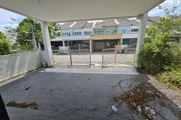 For Sale 2.5 Storey Zero Lot Bungalow @ Taman Nuri Durian Tunggal