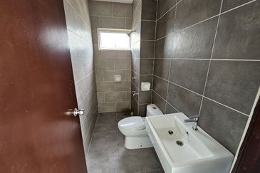 For Sale 2.5 Storey Zero Lot Bungalow @ Taman Nuri Durian Tunggal