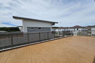 For Sale 2.5 Storey Zero Lot Bungalow @ Taman Nuri Durian Tunggal