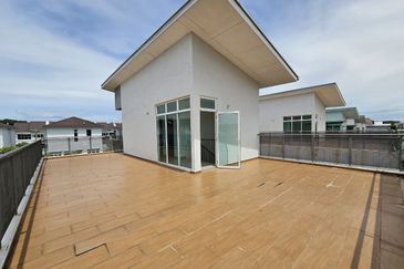 For Sale 2.5 Storey Zero Lot Bungalow @ Taman Nuri Durian Tunggal