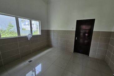For Sale 2.5 Storey Zero Lot Bungalow @ Taman Nuri Durian Tunggal