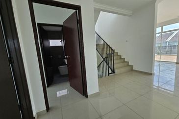For Sale 2.5 Storey Zero Lot Bungalow @ Taman Nuri Durian Tunggal