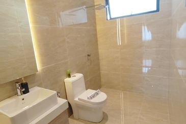 Fresh condo that offers a modern lifestyle with top-notch amenities in a great spot for city living.