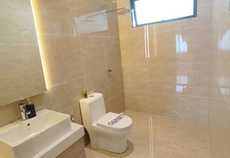 Fresh condo that offers a modern lifestyle with top-notch amenities in a great spot for city living.