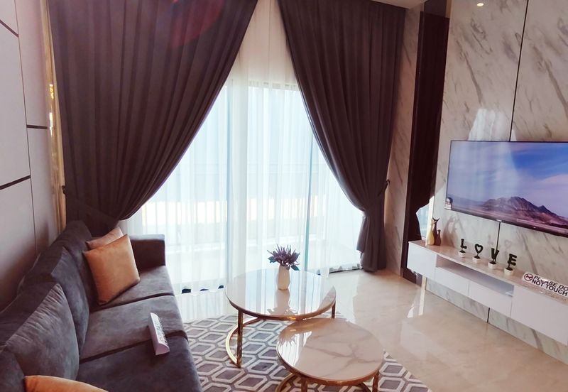 Fresh condo that offers a modern lifestyle with top-notch amenities in a great spot for city living.