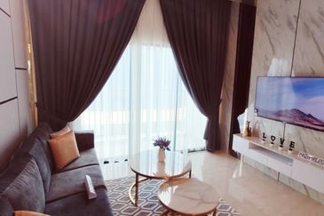 Fresh condo that offers a modern lifestyle with top-notch amenities in a great spot for city living.