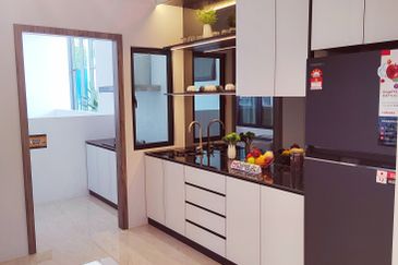 Fresh condo that offers a modern lifestyle with top-notch amenities in a great spot for city living.