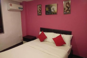 Budget Hotel near Jonker Street for sale.