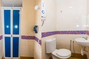 Budget Hotel near Jonker Street for sale.