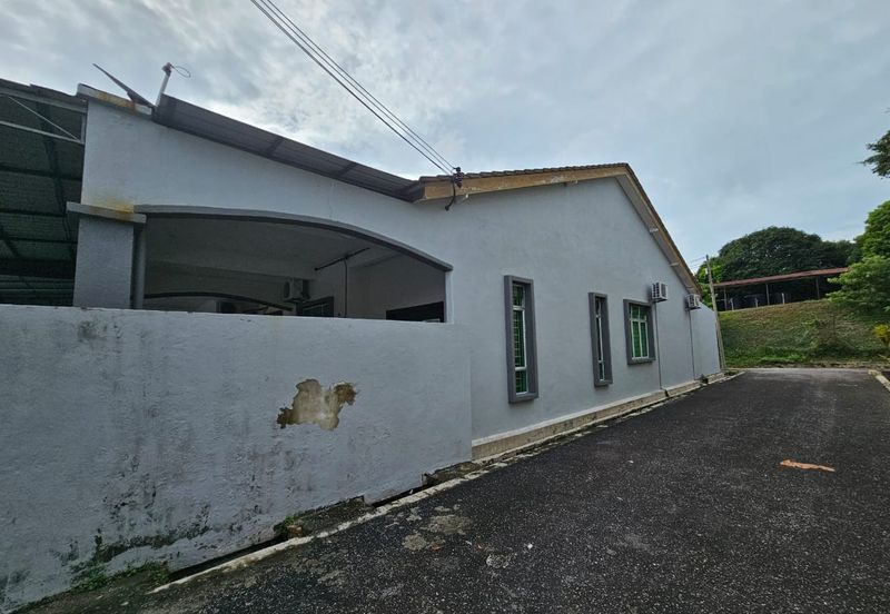 Single Storey Endlot Fully Extended Kitchen Area