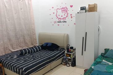 Single Storey Endlot Fully Extended Kitchen Area