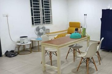 Single Storey Endlot Fully Extended Kitchen Area