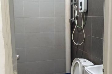 Single Storey Endlot Fully Extended Kitchen Area