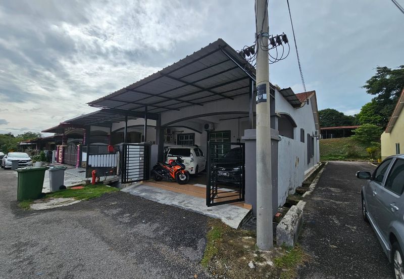 Single Storey Endlot Fully Extended Kitchen Area