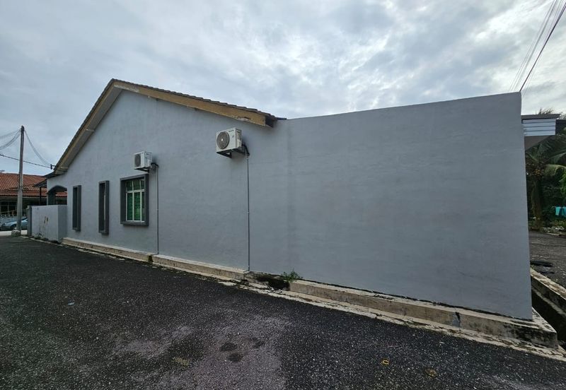 Single Storey Endlot Fully Extended Kitchen Area