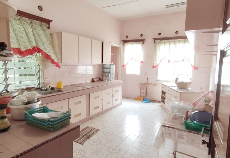Single Storey Bungalow in Taman Klebang Besar for sale.
