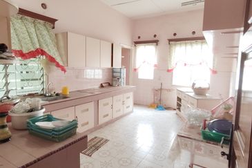 Single Storey Bungalow in Taman Klebang Besar for sale.