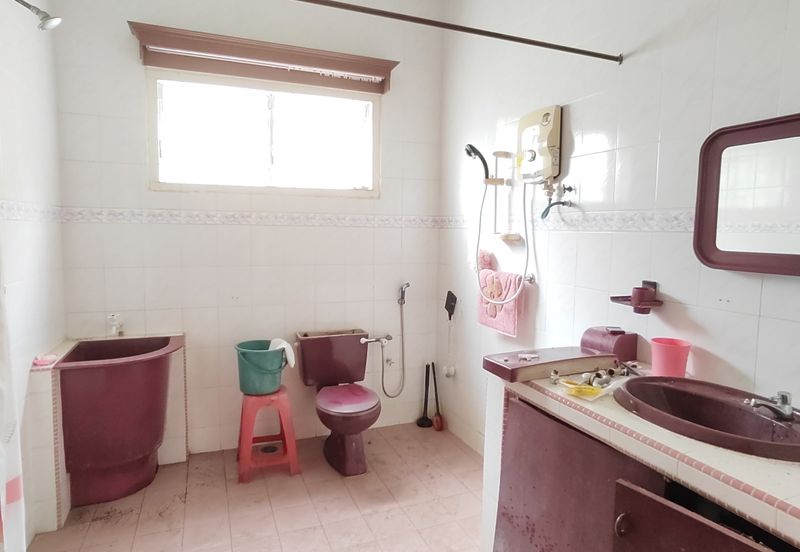 Single Storey Bungalow in Taman Klebang Besar for sale.