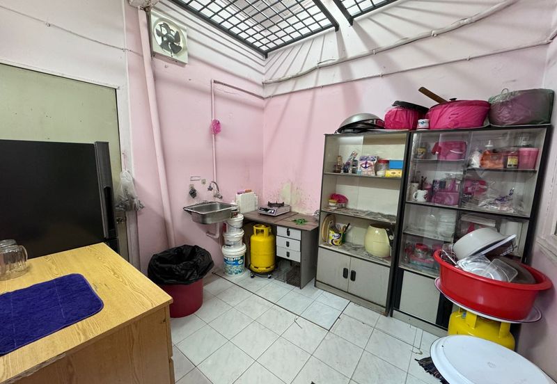 Ujong Pasir 3 Storey Shop Corner Lot For Sale