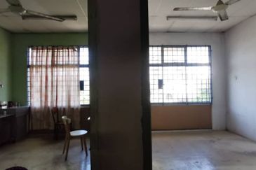 Cheng Perdana 2 Storey Terrace Bumi Shop Next To 99 Speedmart For Sale